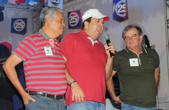 Coité – Oposição lota ginásio de esportes durante convenção que oficializou as candidaturas de Vertinho prefeito e Renato vice