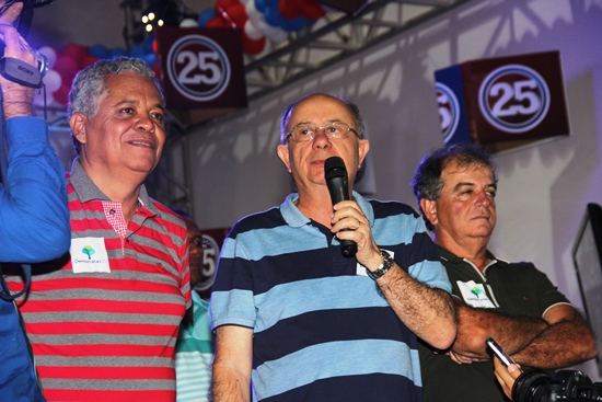 Coité – Oposição lota ginásio de esportes durante convenção que oficializou as candidaturas de Vertinho prefeito e Renato vice