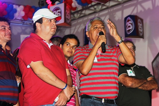 Coité – Oposição lota ginásio de esportes durante convenção que oficializou as candidaturas de Vertinho prefeito e Renato vice