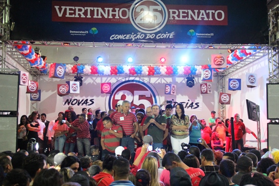 Coité – Oposição lota ginásio de esportes durante convenção que oficializou as candidaturas de Vertinho prefeito e Renato vice