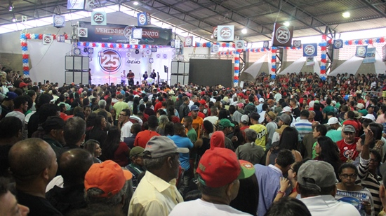 Coité – Oposição lota ginásio de esportes durante convenção que oficializou as candidaturas de Vertinho prefeito e Renato vice