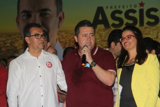 Alex da Piatã ao lados dos eleitos