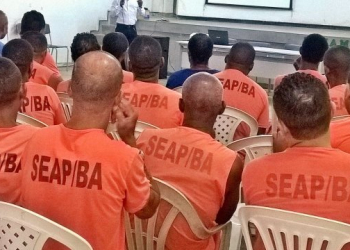 Cerca de 5% dos detentos liberados na saída temporária do Dia dos Pais não retornaram ao presídio de Feira
