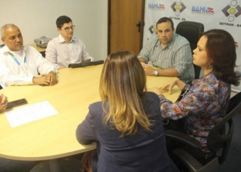 Detran e Correios fazem mutirão para entrega do licenciamento; veículos serão recadastrados