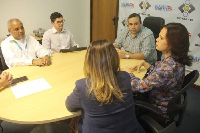 Detran e Correios fazem mutirão para entrega do licenciamento; veículos serão recadastrados