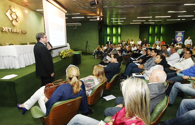 O Detran inaugura junto ao Instituto Miguel Calmon a campanha Trânsito Cidadão, onde será levada às escolas de modo mais frequente, a educação de trânsito. O evento contou com a participação de Lúcio Gomes, diretor do Detran e João Quadros, diretor do Istituto Miguel Calmon. Fotos Mateus Pereira/GOVBA