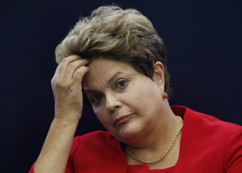 Dilma chega ao Senado acompanhada de Lula; Chico Buarque e Letícia Sabatella assistirão depoimento