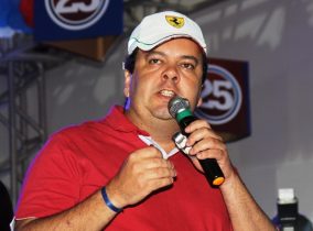 Todos que usaram o microfone pediram a saída de Assis e falaram os motivos, menos por corrupção, apenas Elmar falou sobre | Foto: Raimundo Mascarenhas