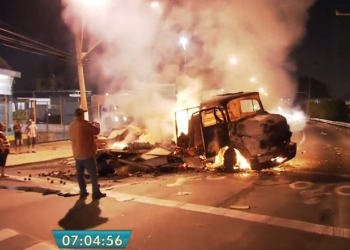 Quadrilha usa explosivos e ataca empresa de valores em SP; veículos foram incendiados