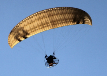 Imagem Peregrina de Nossa Senhora Aparecida chega a Coité de parapente