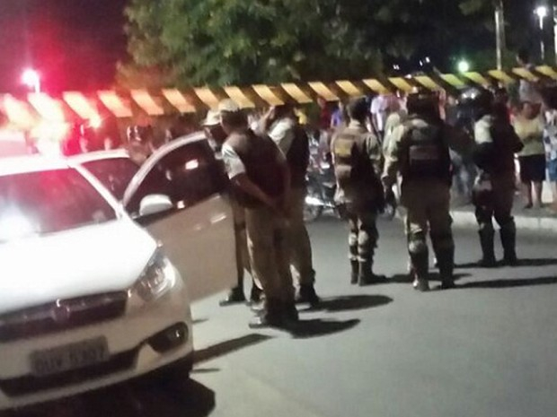 Pai e filha de 13 anos são baleados dentro de carro no sudoeste da Bahia