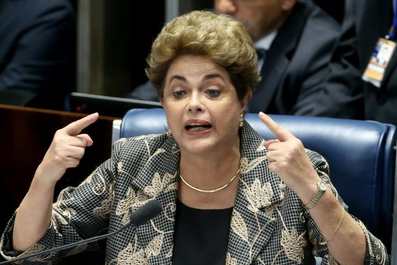 Em fala final, Dilma pede que senadores votem com consciência; sessão será retomada às 10h