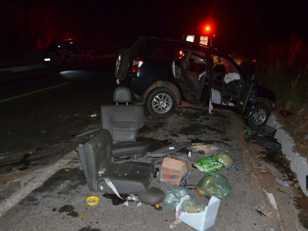 Passageiros sobrevivem a acidente que arrancou bancos de carro na BA