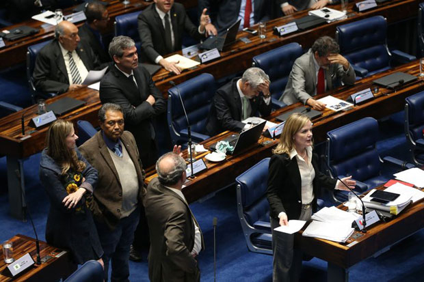 Primeiro dia do julgamento do impeachment tem depoimentos, bate-boca e acusações