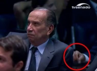 TV registra parlamentar com pó branco em pacote durante julgamento do impeachment