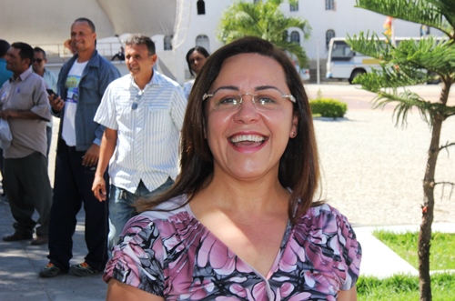 Monte Santo – Primeira candidata a prefeita usa programa de rádio para contar sua historia e fala de esperança