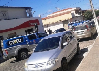 Funcionários do Bradesco de Monte Santo são mantidos refém