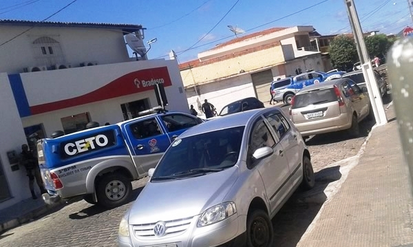 Funcionários do Bradesco de Monte Santo são mantidos refém