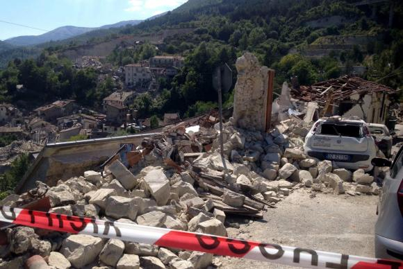 Primeiro-ministro da Itália confirma 120 mortos e 368 feridos durante terremoto