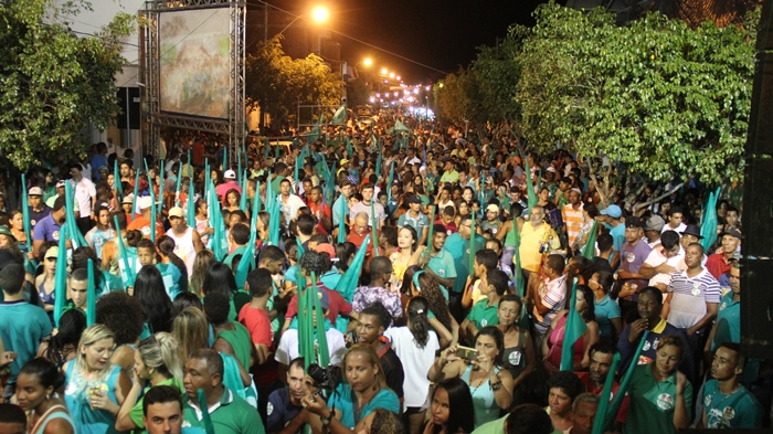 Avenida Eliel Martins ficou lotada durante o ato político | Foto: Raimundo Mascarenhas