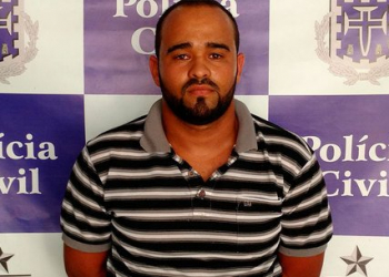 Jovem é preso por agredir PM em carreata política em Filadélfia