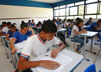 Projeto que permite a alunos experiência de uma semana como deputado tem inscrições abertas até 7 de outubro