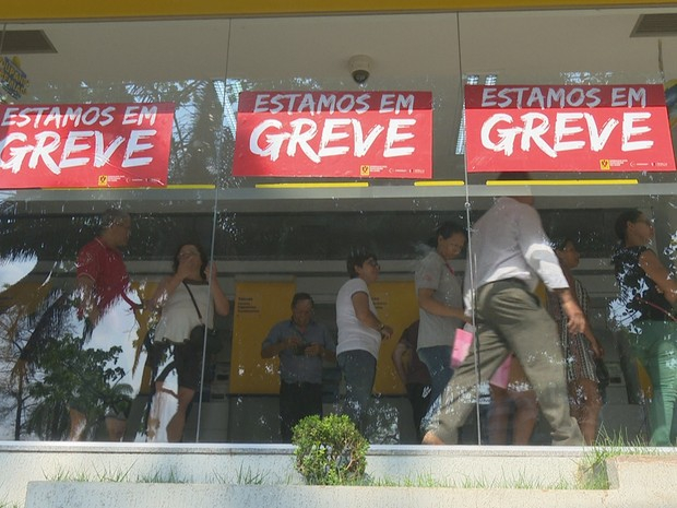 Reunião termina sem acordo e bancários decidem manter a greve