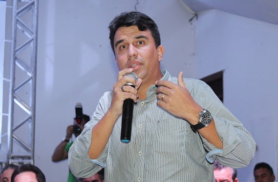 Serrinha: pesquisa de intenção de votos aponta vitória de Adriano Lima (PMDB)