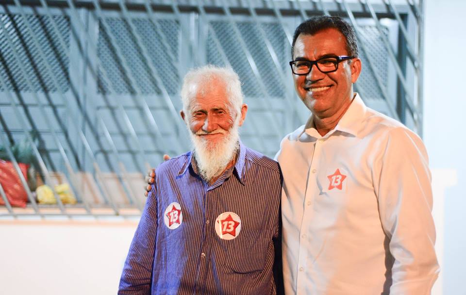 Coité – Pais de Alex da Piatã aparecem em fotos ao lado de Assis