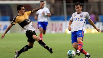 Renato Cajá ainda devendo um bom futebol deu lugar a Regis que entrou bem
