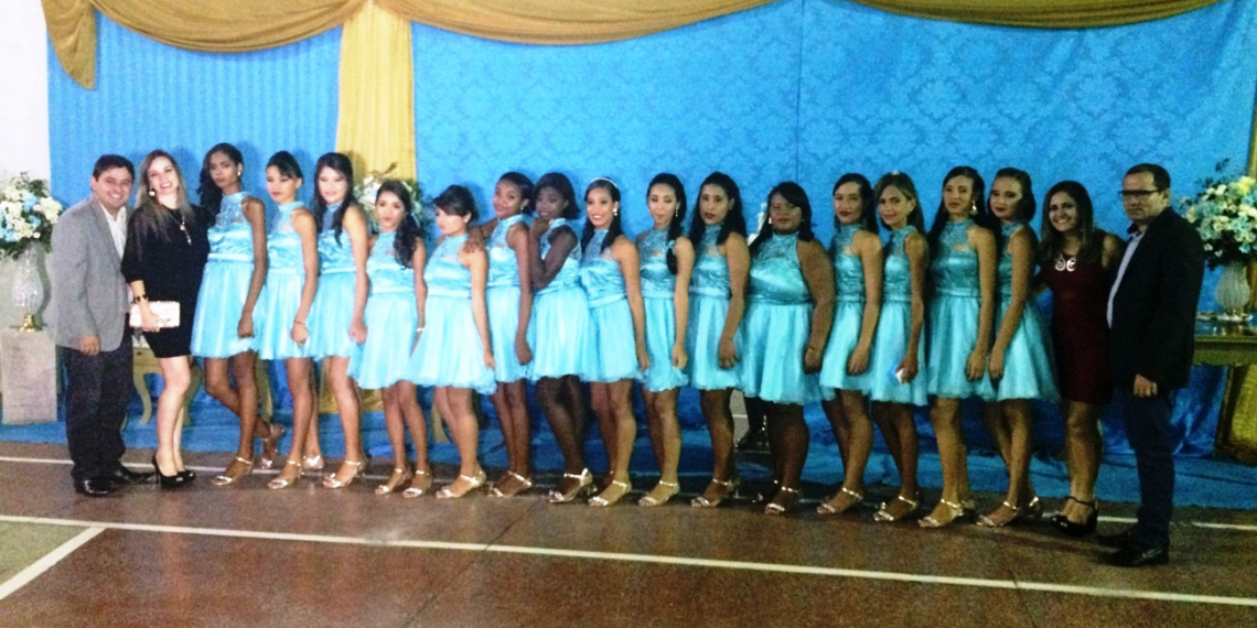 Tucano: 15 jovens carentes são beneficiadas com Baile de Debutantes