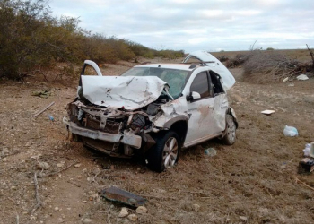 Bebê morre após carro tentar desviar de vaca e capotar em Juazeiro, na BA