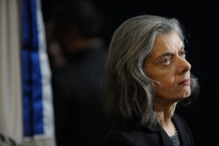 Na cerimônia, a ministra quebrará o protocolo do Supremo e não haverá a tradicional festa de recepção aos convidados