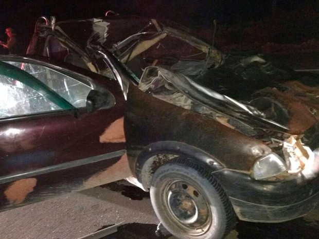 Mulher morre após carro em que estava atropelar animal na Bahia