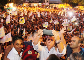 Monte Santo: Jorge Andrade leva grande multidão a comício de Pedra Vermelha
