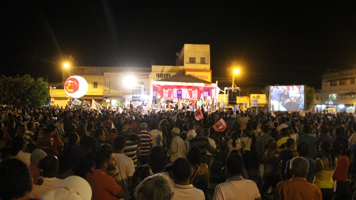 Cansanção: último comício de Paulinho reuniu grande multidão no centro da cidade