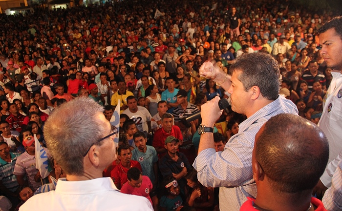 Cansanção: último comício de Paulinho reuniu grande multidão no centro da cidade