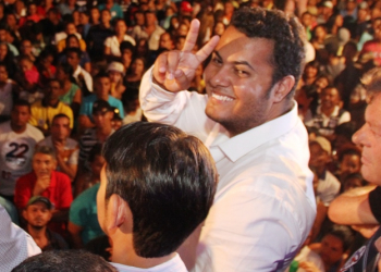 Cansanção: último comício de Paulinho reuniu grande multidão no centro da cidade