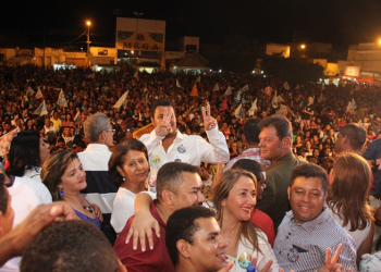 Cansanção: último comício de Paulinho reuniu grande multidão no centro da cidade