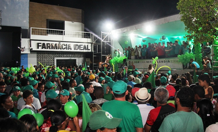 Retirolândia – Juntos em um mesmo palanque, partidos de oposição realizam ultimo comício de apoio a Vonte