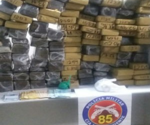 Dupla é presa ao transportar 150 kg de maconha em carro no oeste da Bahia
