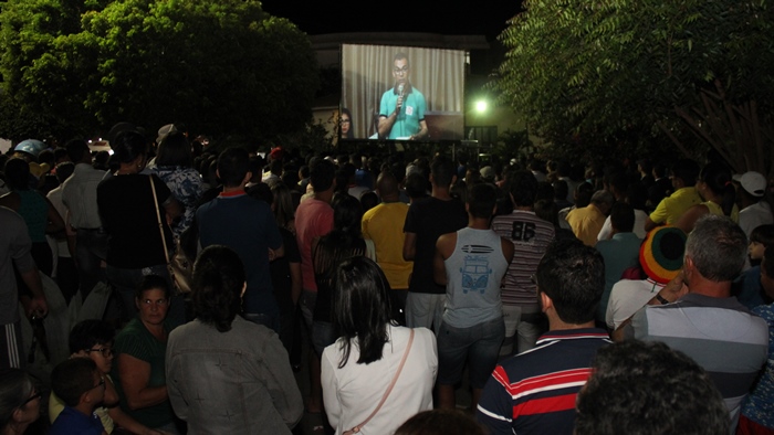 Area externa do Centro Cultural também recebeu grande público | foto: Raimundo Mascarenhas