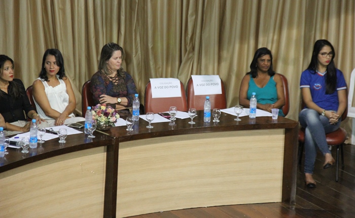 Cadeiras reservadas para os candidatos a prefeito e vice da Coligação A Voz do Povo