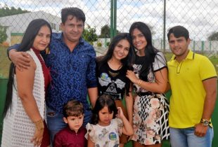 Ataíde e sua família | Foto: Teones Araújo