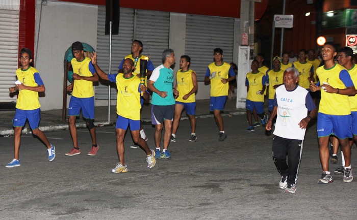 Luiz da Bicicleta aos 70 anos, corre juntamente com garotos de 15 | Foto: Raimundo Mascarenhas