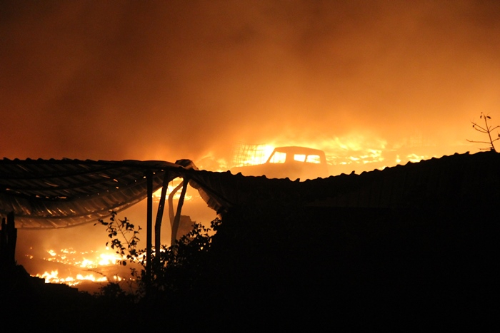 Coité II – Incêndio destrói fábrica de material reciclado