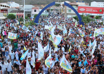 Monte Santo – Jorge Andrade realiza grande comício de encerramento no centro da cidade