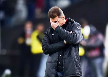 Derrota de virada para o Flamengo em casa resulta na demissão de Vagner Mancini do comando do Vitória