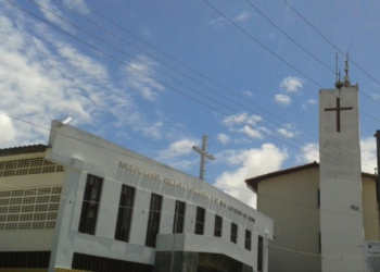Missa termina em bate boca após padre pedir votos à candidatos