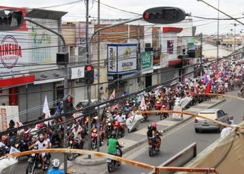 Com o direito de utilizar o centro da cidade neste domingo, coligação Avante Coité (Assis e Val) começou cedo